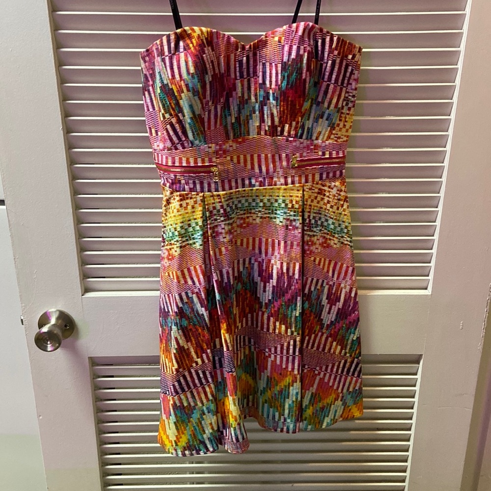 Strapless, multi-colored mini dress. Guess. Size 8.